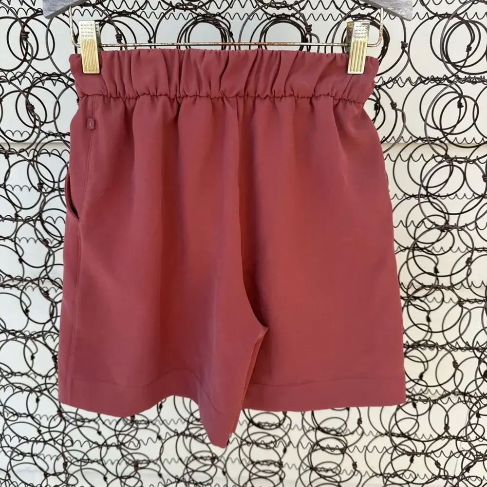 Lululemon Noir Short 5.5